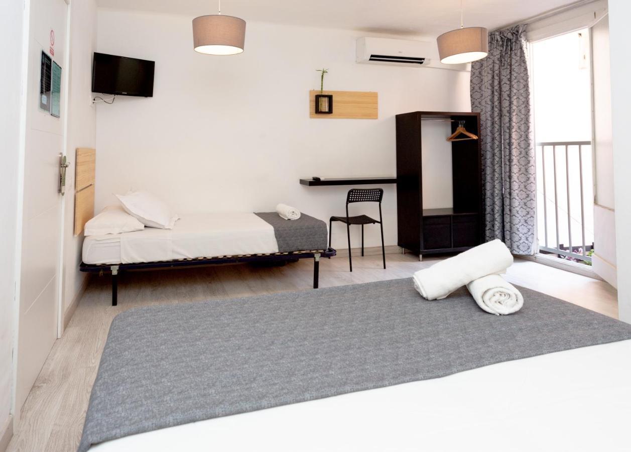 Hostel Easy Sants By Bossh! (Adults Only) Barcelona Exterior foto