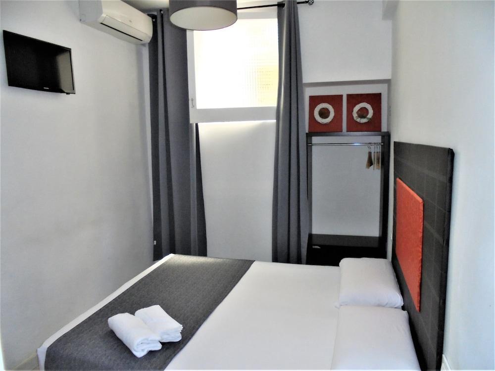 Hostel Easy Sants By Bossh! (Adults Only) Barcelona Exterior foto