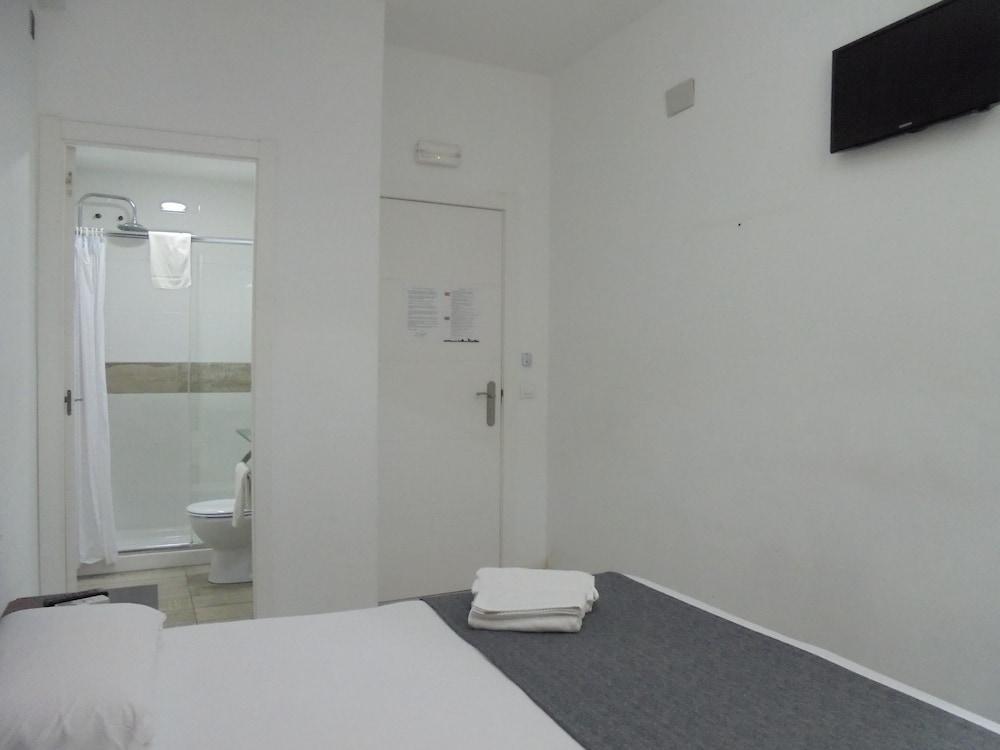 Hostel Easy Sants By Bossh! (Adults Only) Barcelona Exterior foto