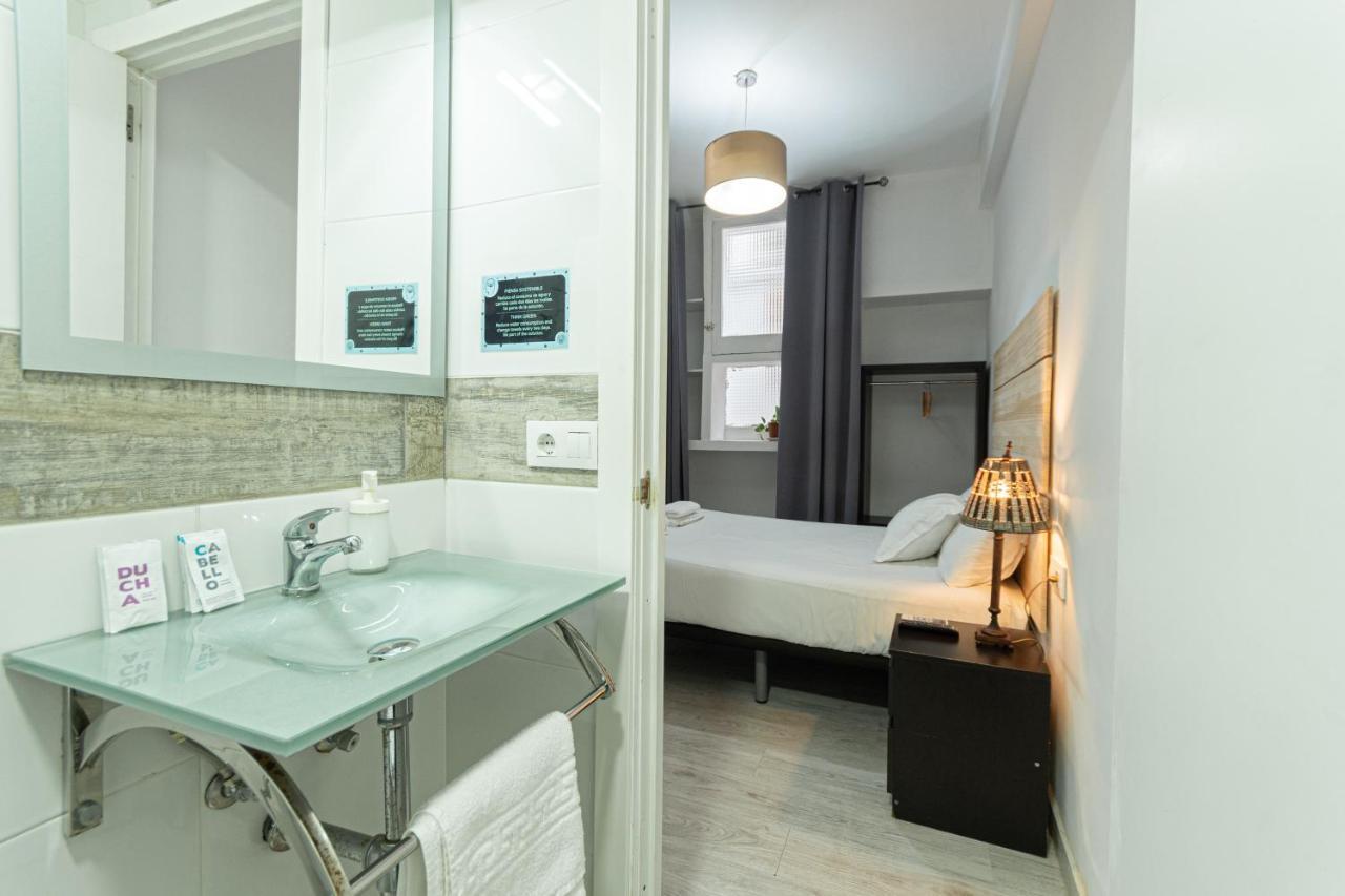 Hostel Easy Sants By Bossh! (Adults Only) Barcelona Exterior foto