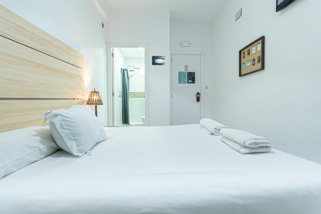 Hostel Easy Sants By Bossh! (Adults Only) Barcelona Exterior foto