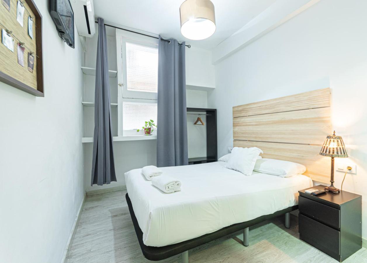 Hostel Easy Sants By Bossh! (Adults Only) Barcelona Exterior foto